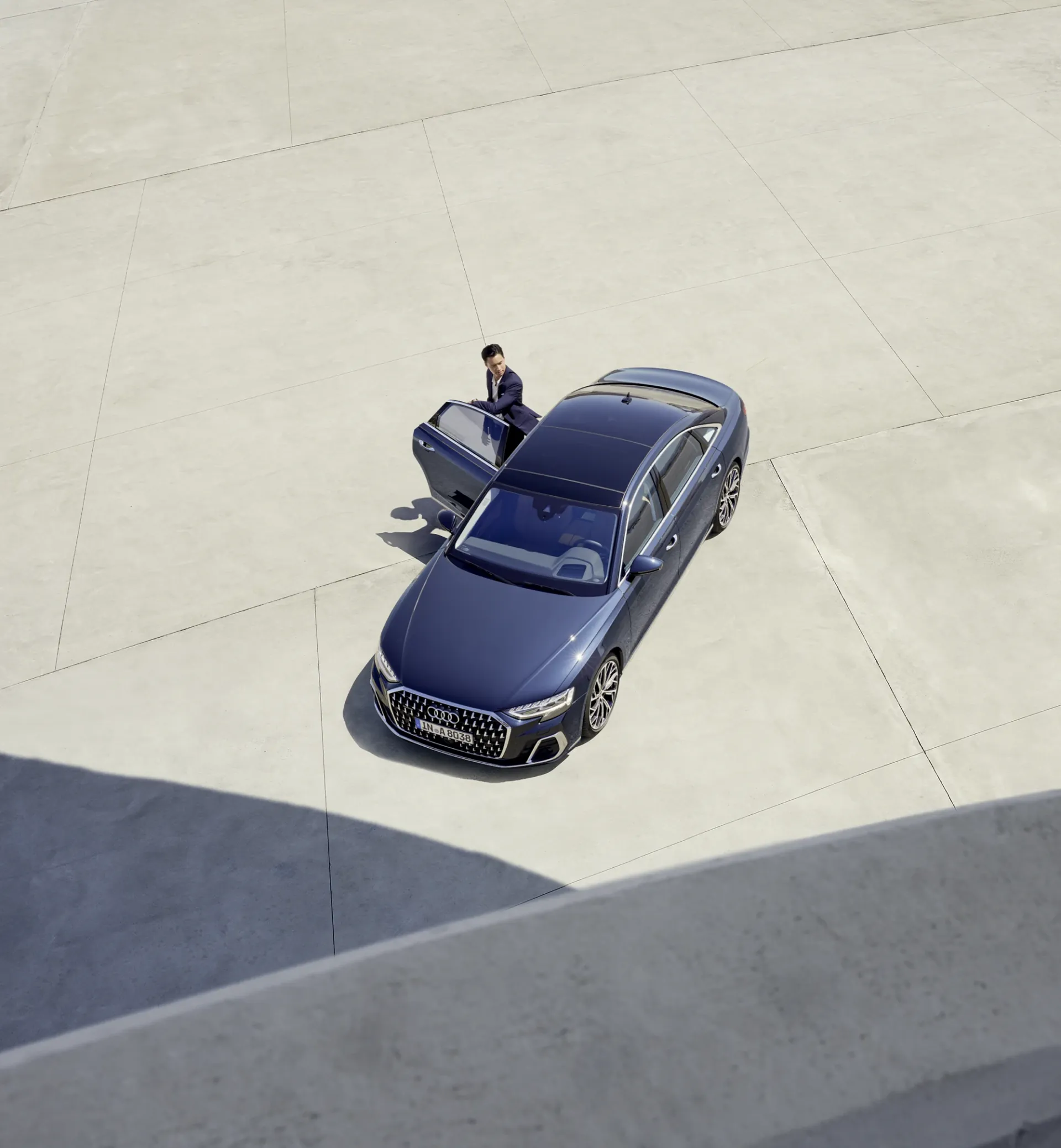Audi A8 L khoang sau