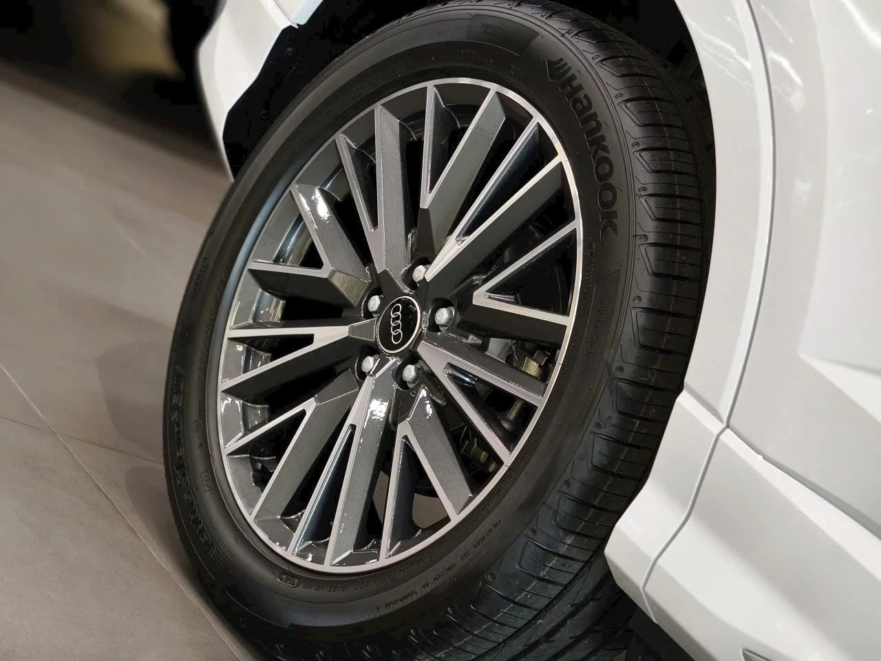 Audi Q3 S Line - Ảnh 9