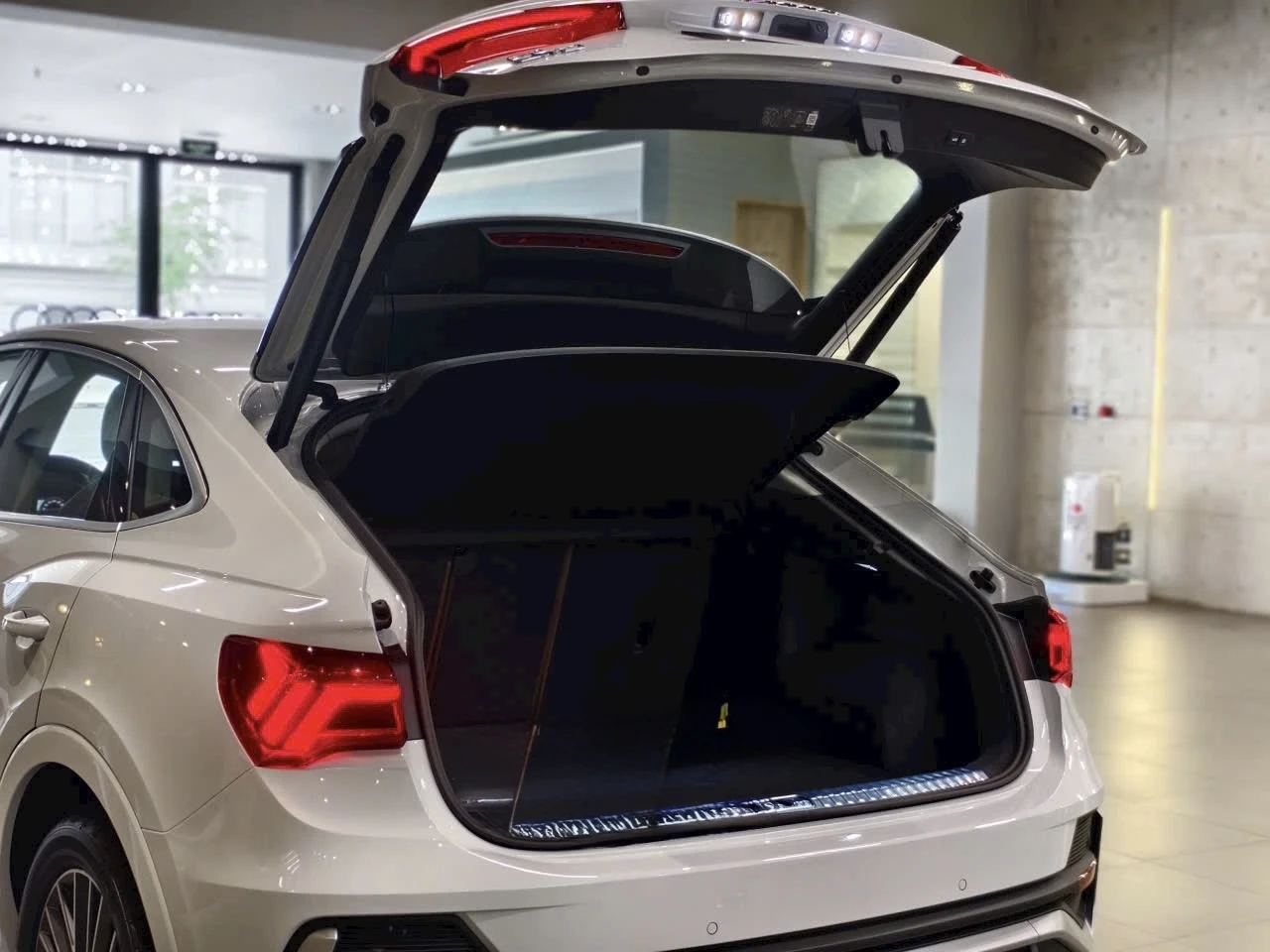 Audi Q3 S Line - Ảnh 16