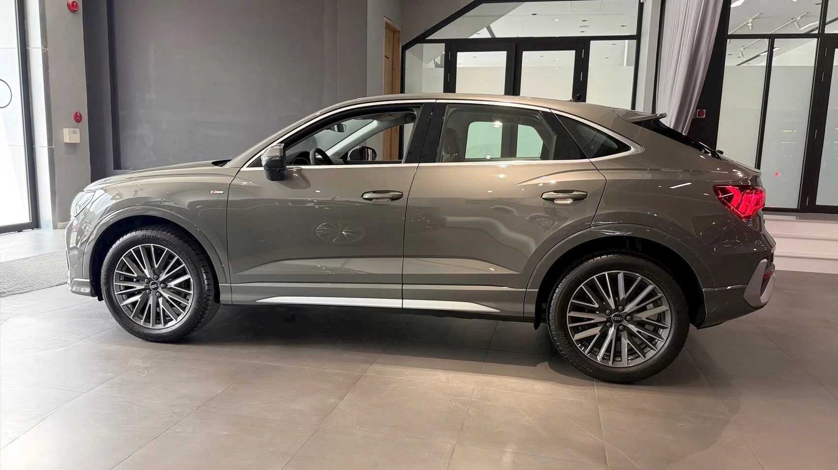 Audi Q3 S Line - Ảnh 40