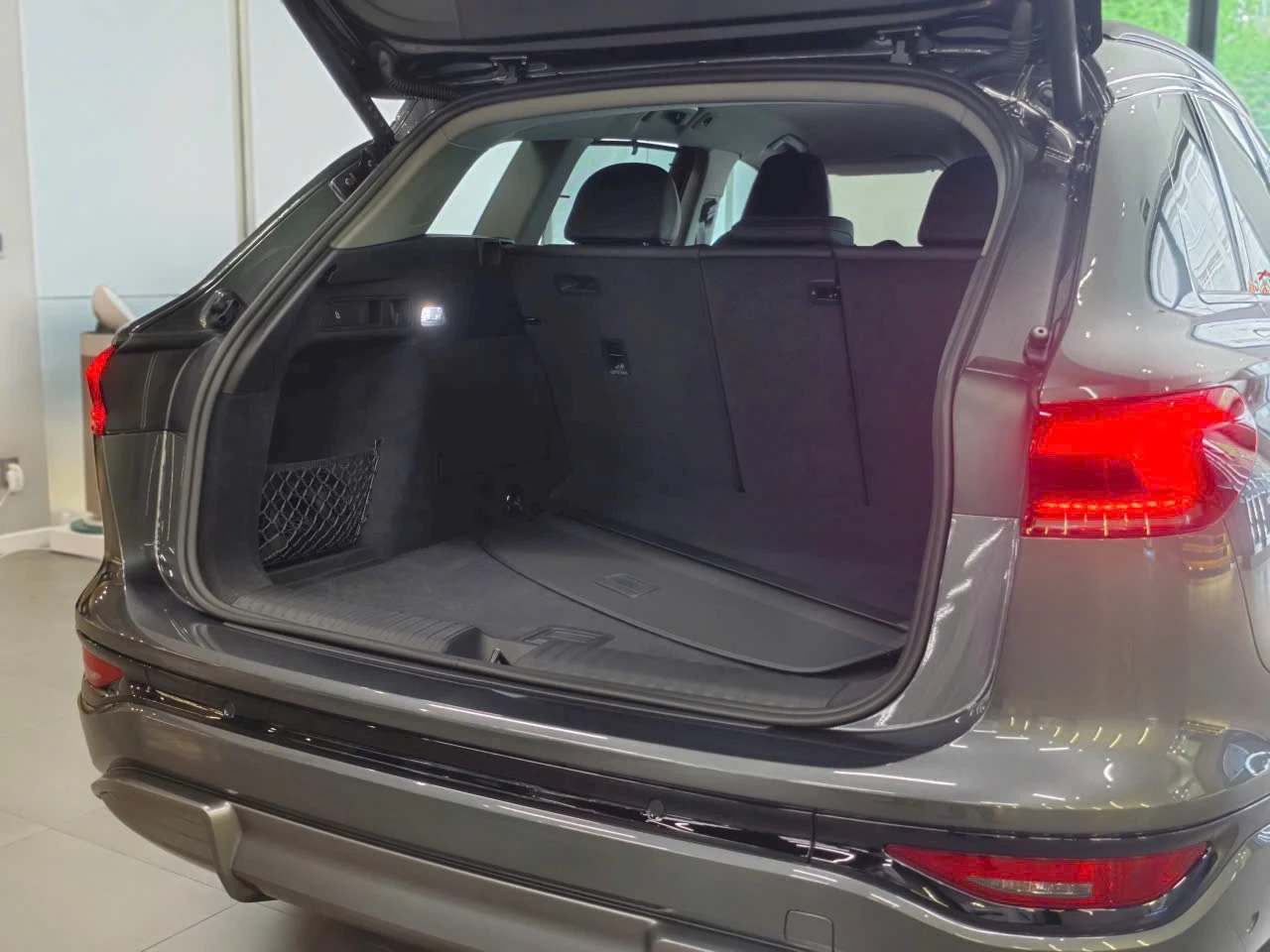 Audi Q6 e-tron - Ảnh 11