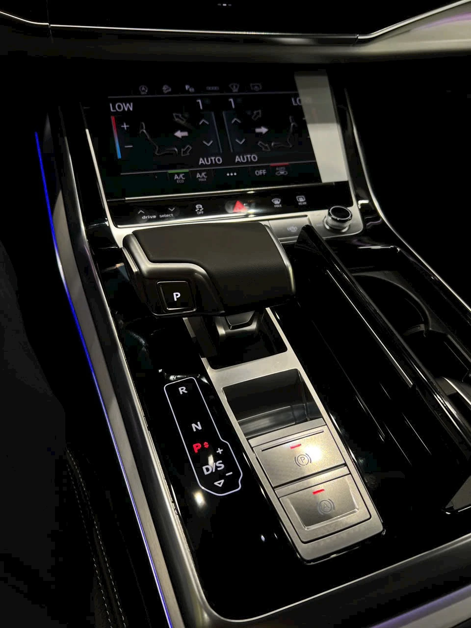 Audi Q8 S Line - Ảnh 18